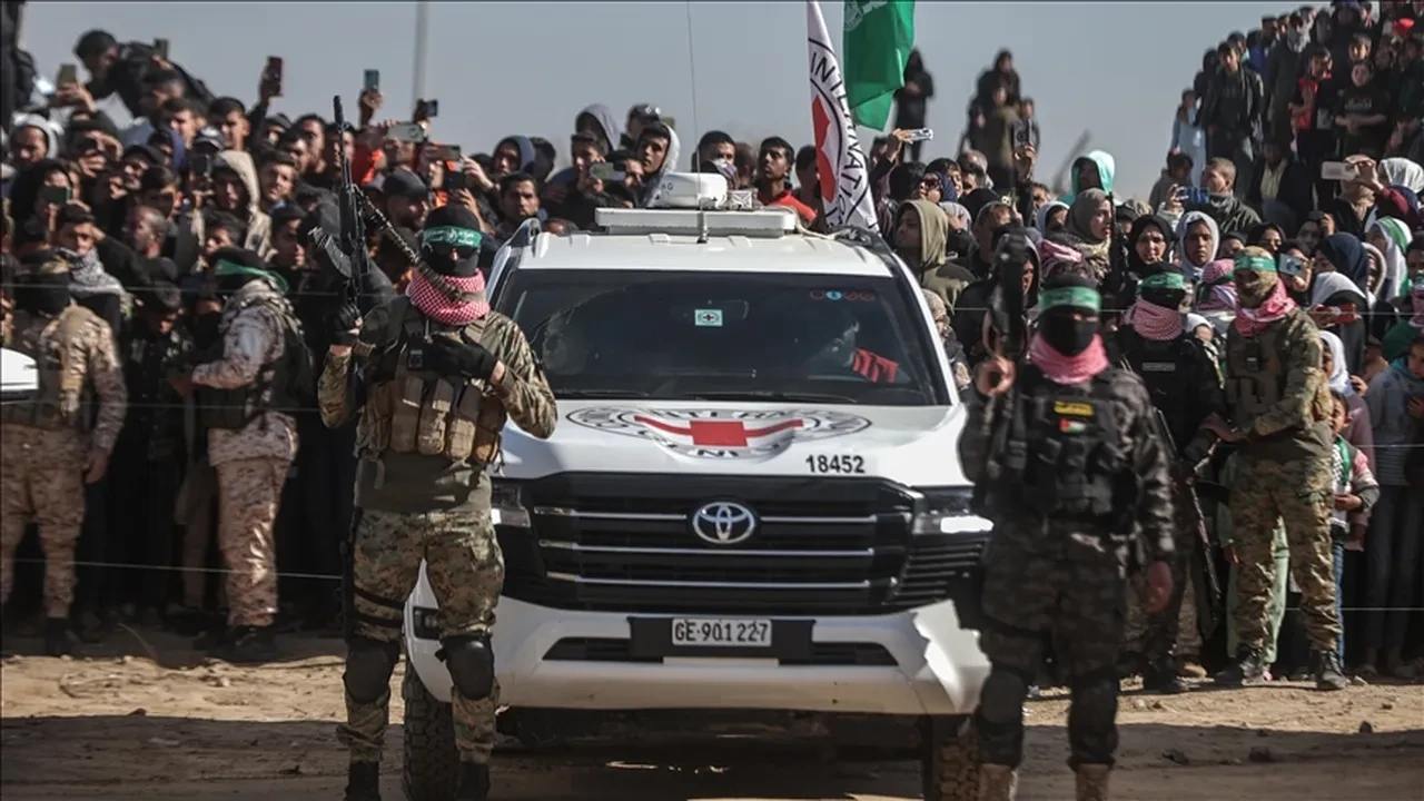 Hamas 1 cenazeyi daha İsrail'e teslim edip çağrı yaptı