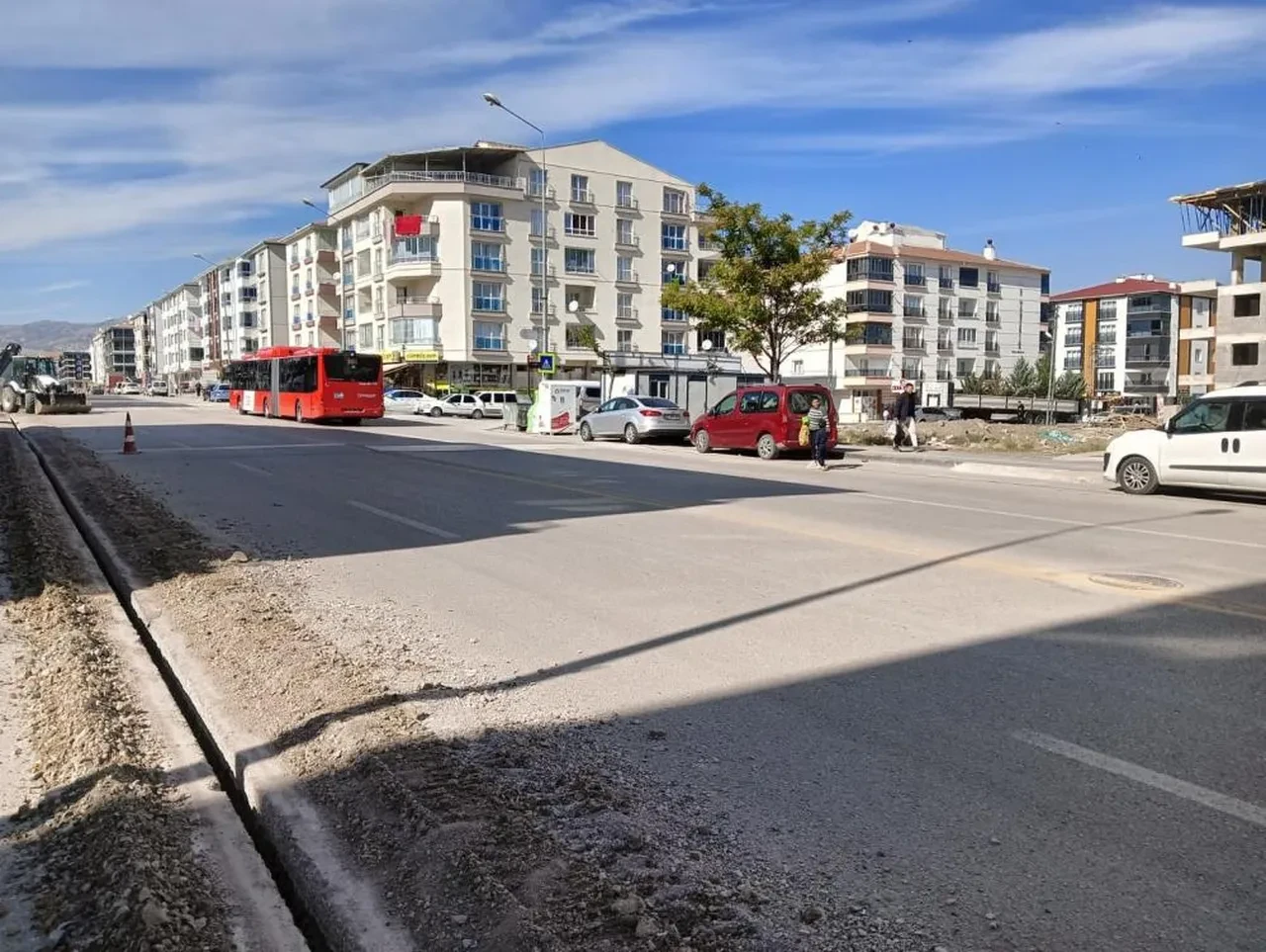 Kızların çığlıkları sokakta yankılandı! "Üzerimize bilerek sürdü"