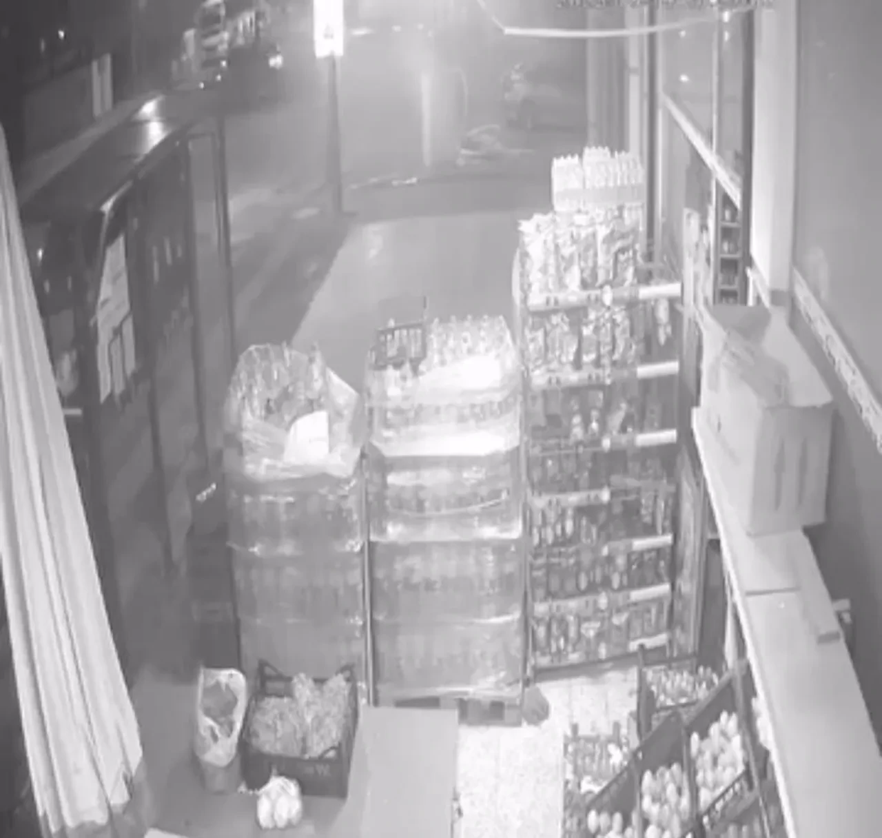 Kızların çığlıkları sokakta yankılandı! "Üzerimize bilerek sürdü"