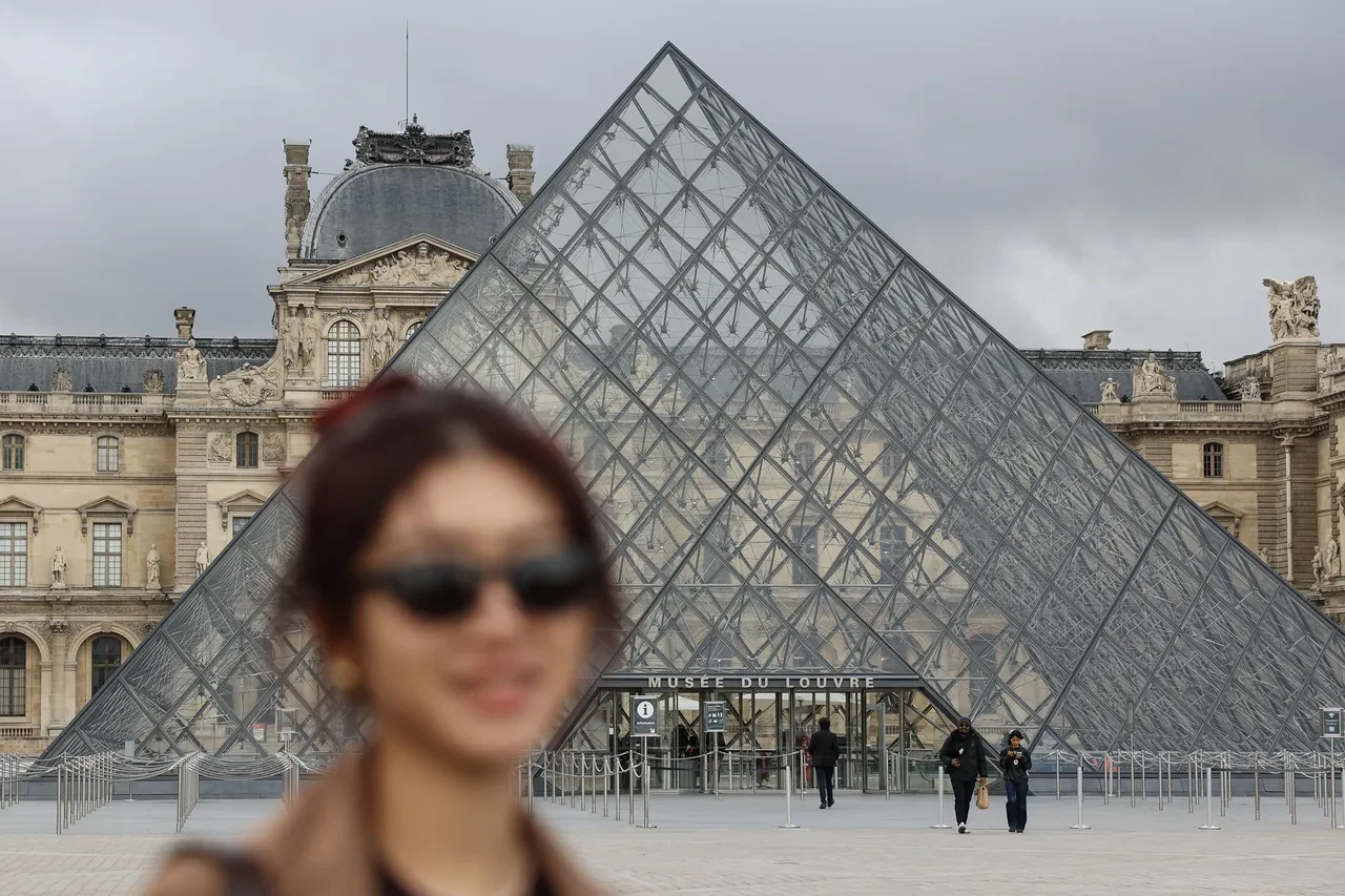 Louvre Müzesi'nden çalınan mücevherlerin değeri dudak uçuklattı