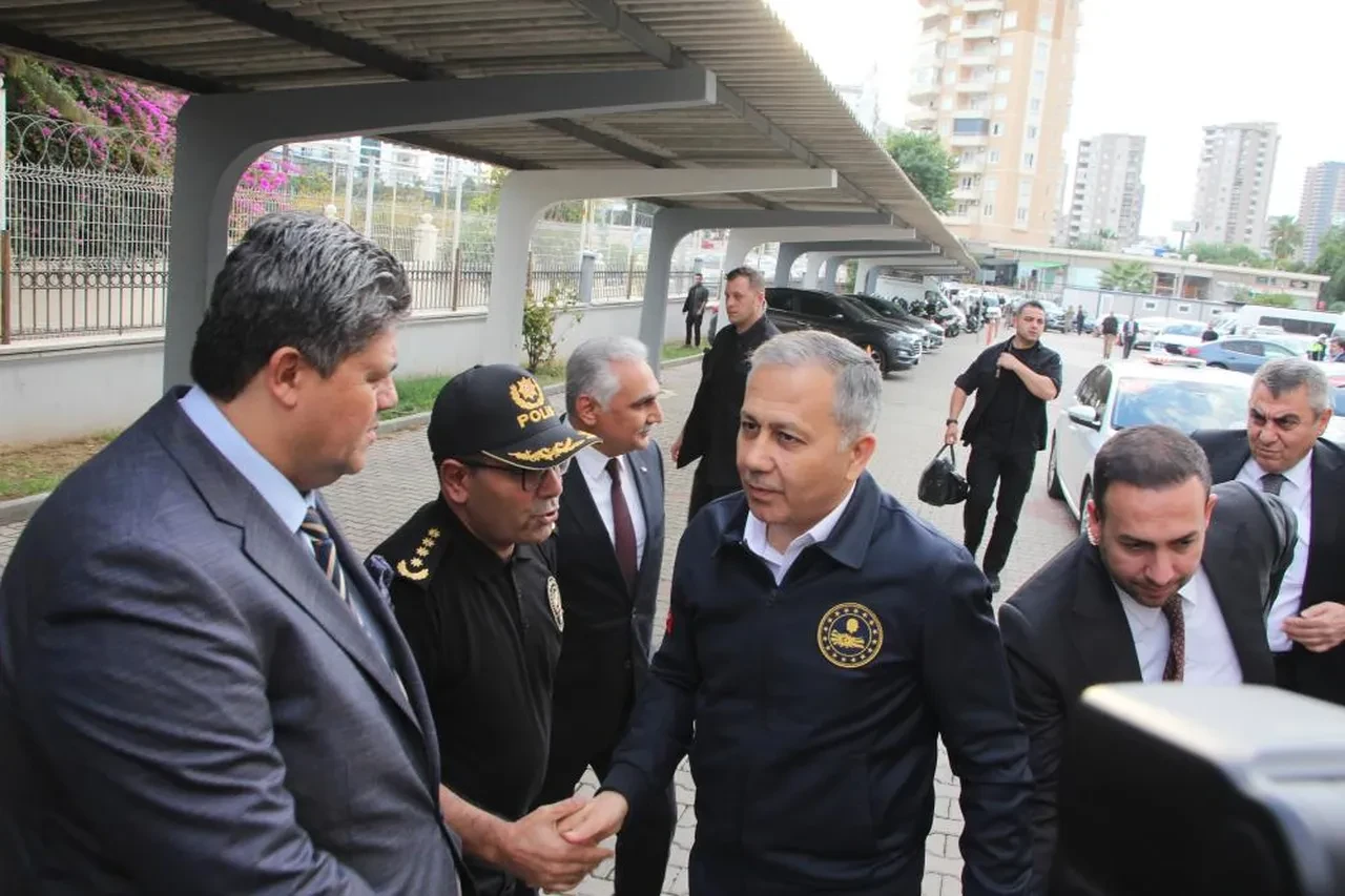 Mersin merkezli 10 ilde dev operasyon! 3 çete çökertildi: Çok sayıda gözaltı var