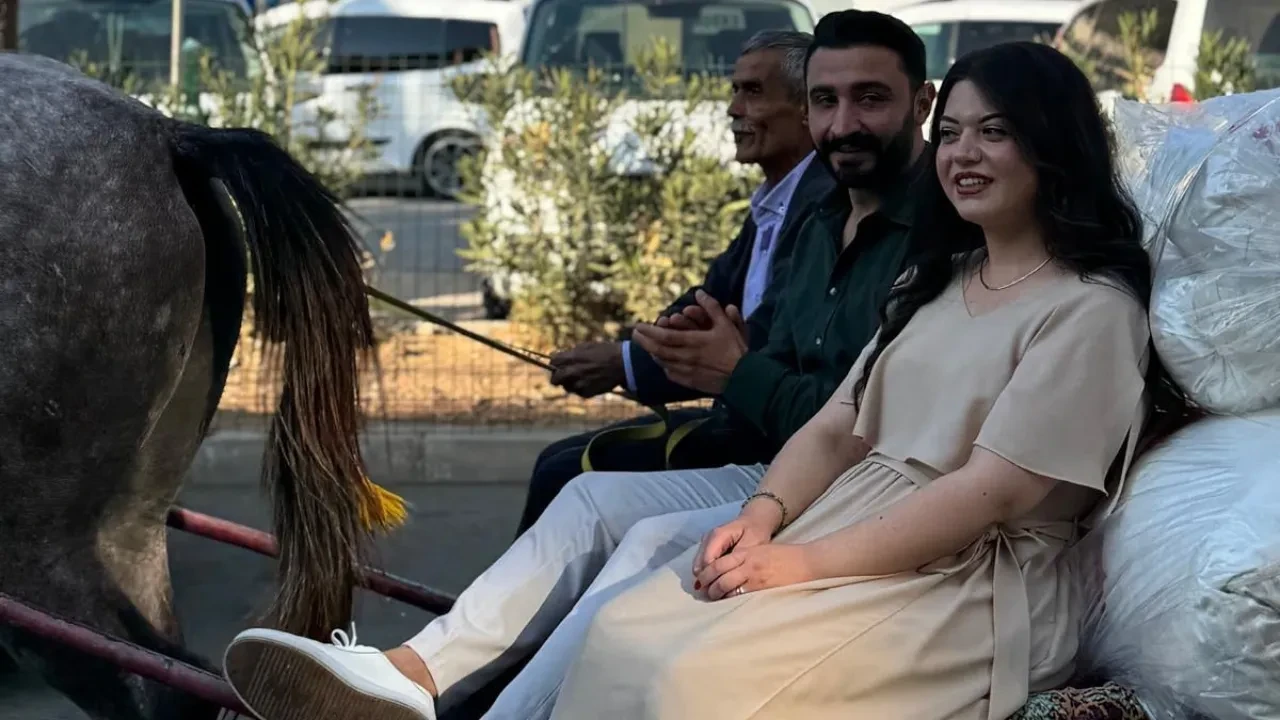 Sıra dışı çeyiz merasimi: Eğlenceli anlar kameraya böyle yansıdı