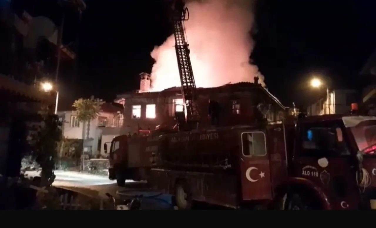 Sivas ve Burdur'da iki katlı ev alev alev yandı: 1 gözaltı