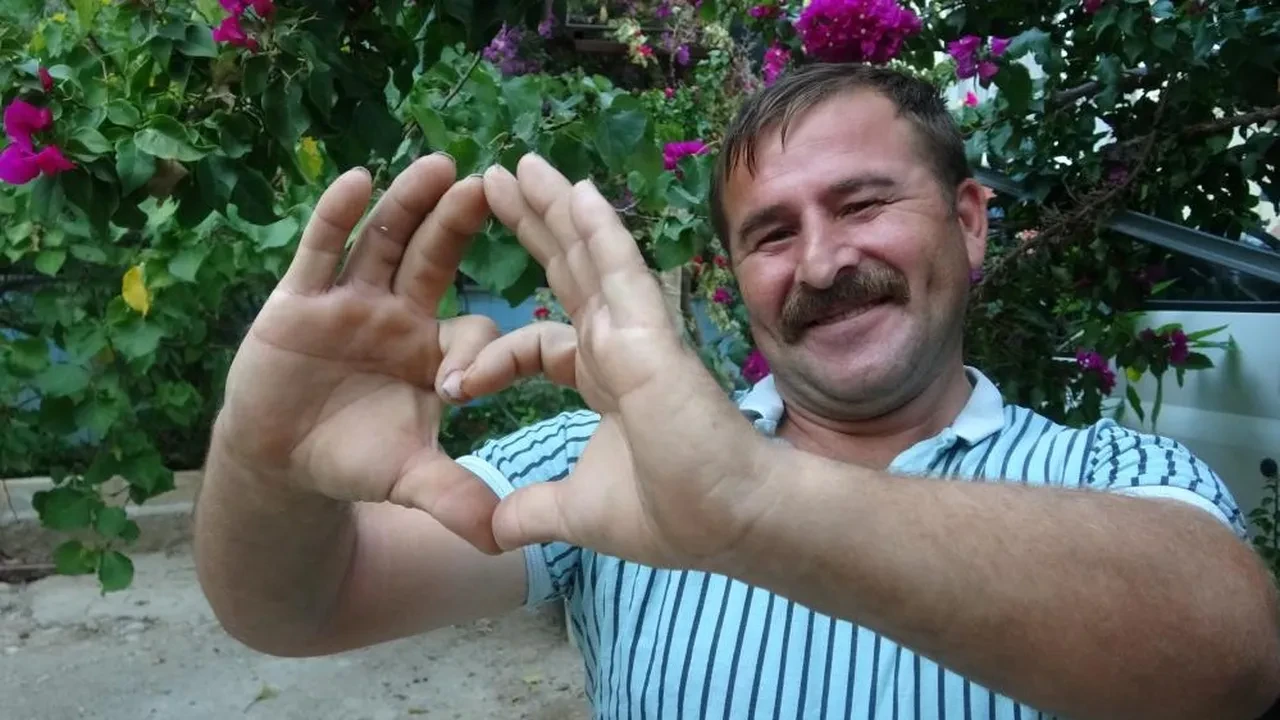 Tüm dünya onu izledi! Sempatik apron görevlisi ilk kez konuştu!