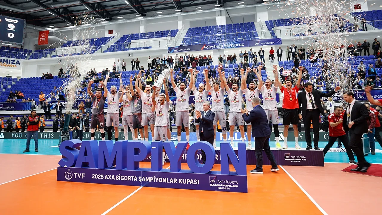 Ziraat Bankkart Fenerbahçe Medicana'yı devirip Şampiyonlar Kupası şampiyonu oldu