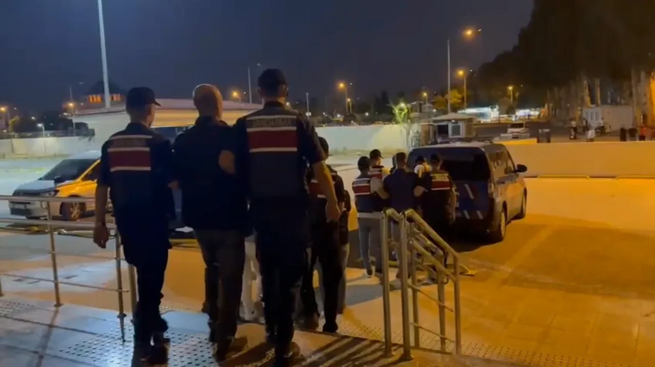 Adana'da kaçak makaron ve sahte bandrol operasyonu!
