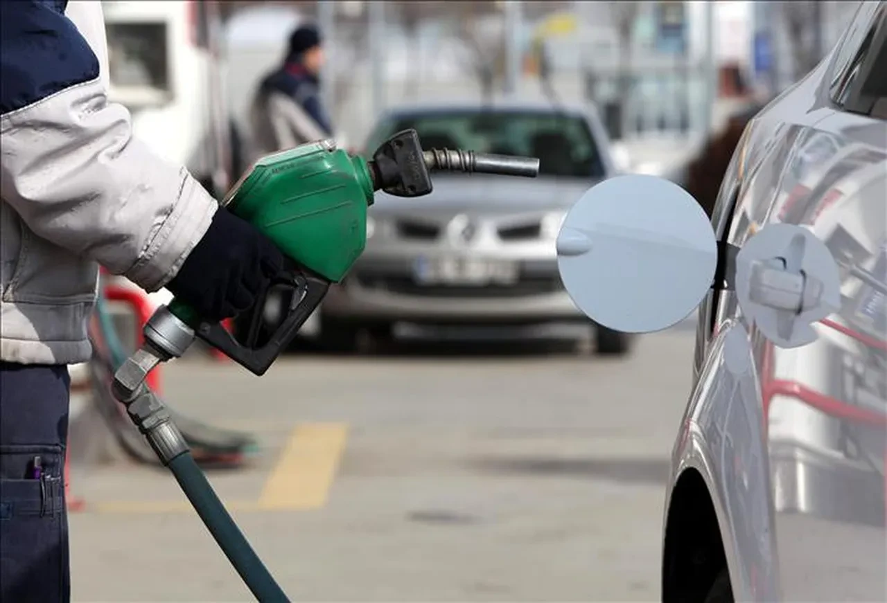 Araç sahiplerine müjde: Motorine indirim geldi! İşte 22 Ekim akaryakıt fiyatları