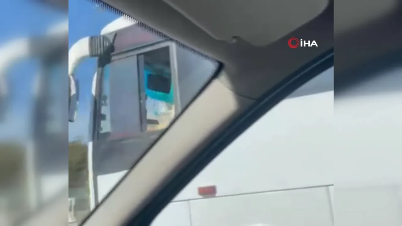 Böyle sorumsuzluk görülmedi! Çocuğun otobüs ile tehlikeli yolculuğu kamerada