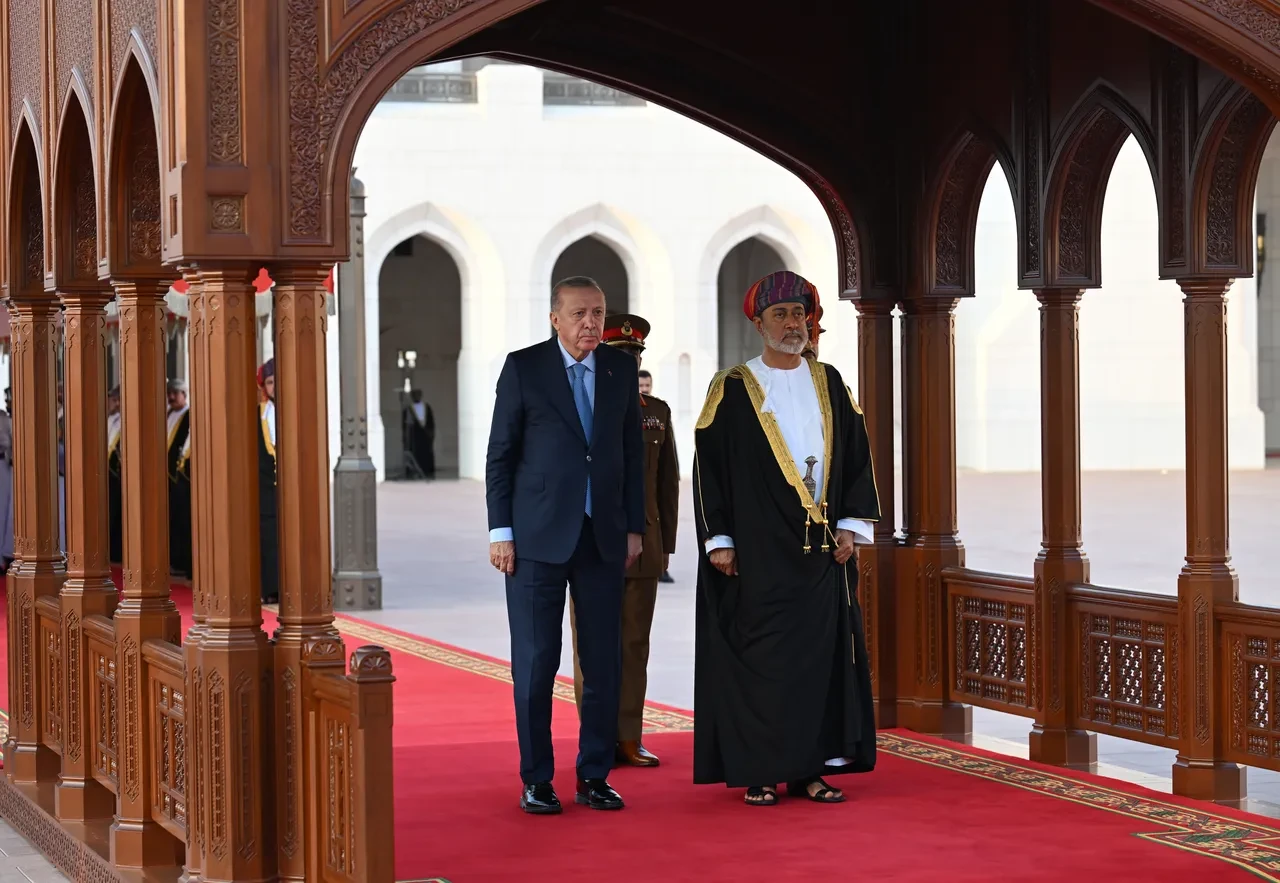 Cumhurbaşkanı Erdoğan'a Umman'da görkemli karşılama