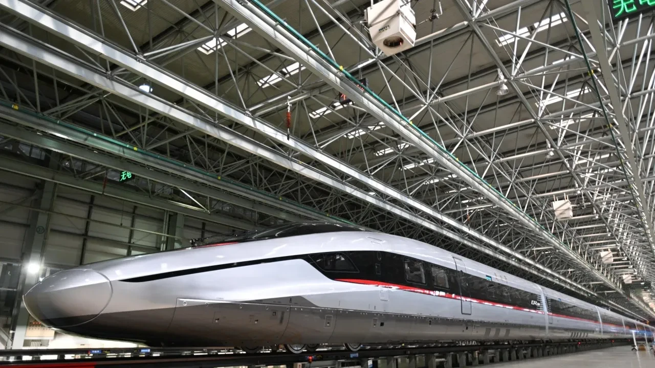 Dünyanın en hızlı treni pistte: Testlerde rekor kırdı