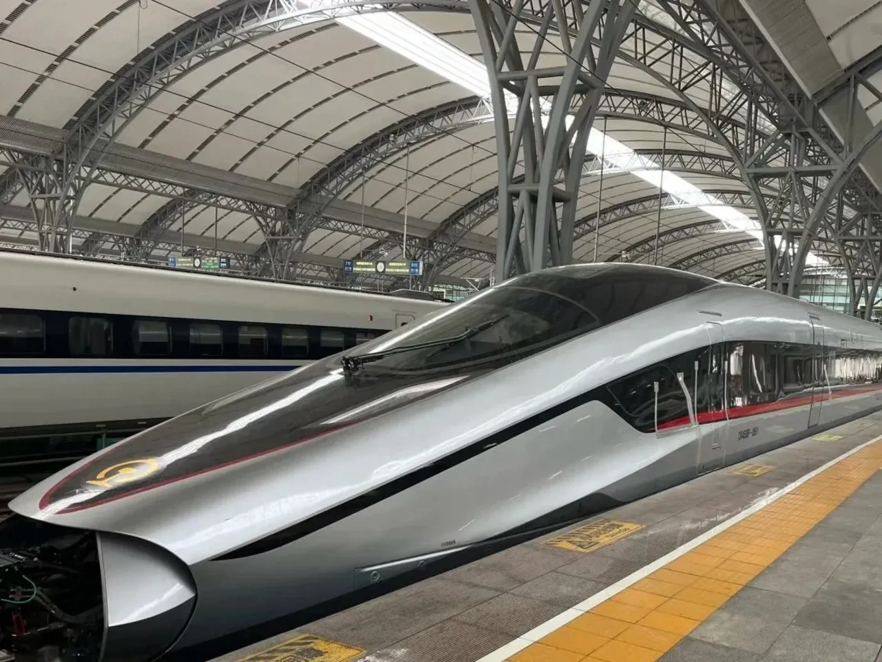 Dünyanın en hızlı treni pistte: Testlerde rekor kırdı