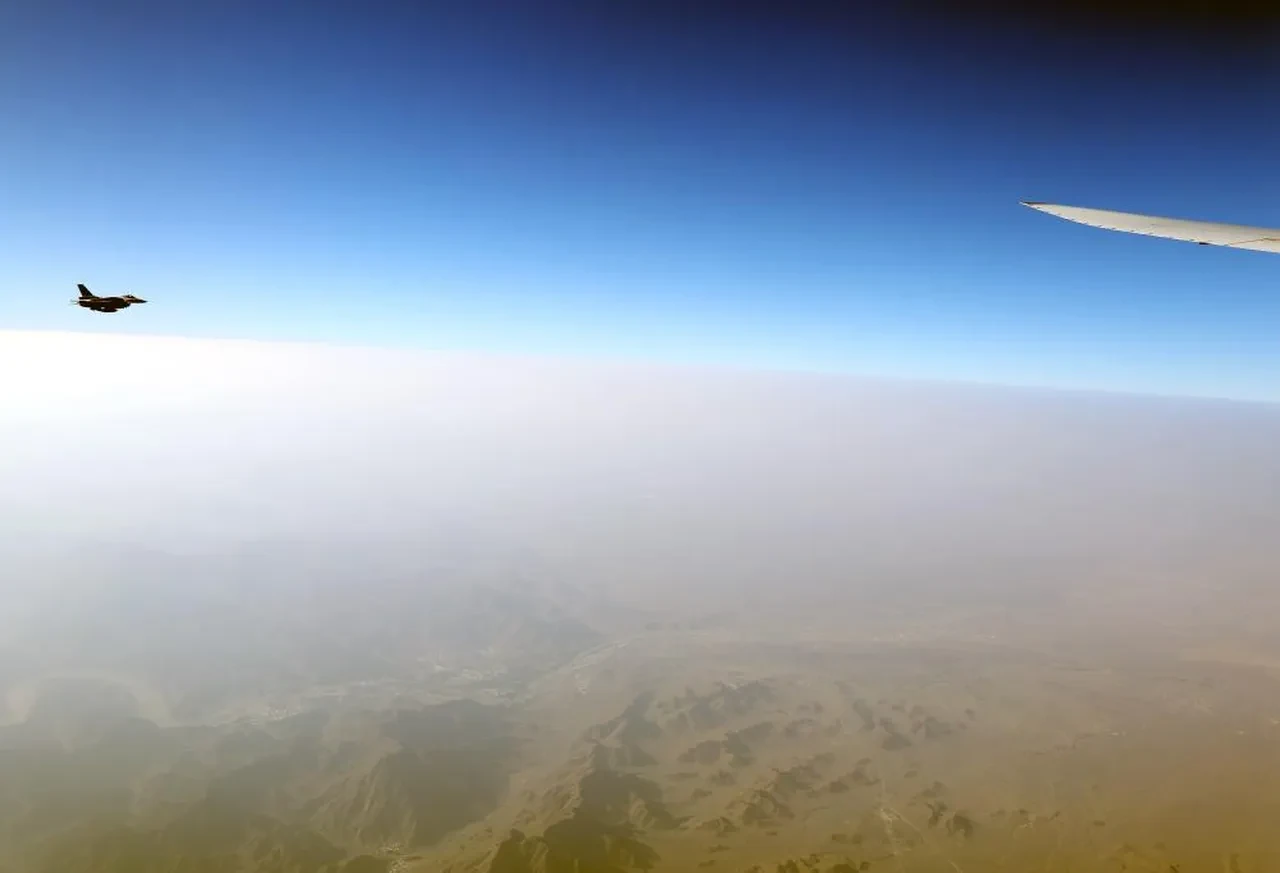 Cumhurbaşkanı Erdoğan'ın Maskat Havalimanı'na inişinde F-16 savaş uçakları eşlik etti