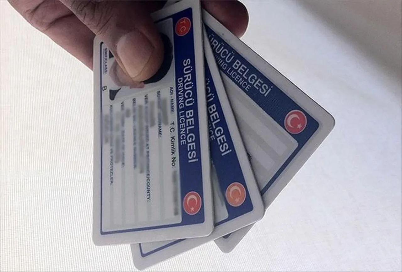 Eski tip ehliyetlerin yenilenmesi için son 10 gün! 7423 liranızdan olmayın