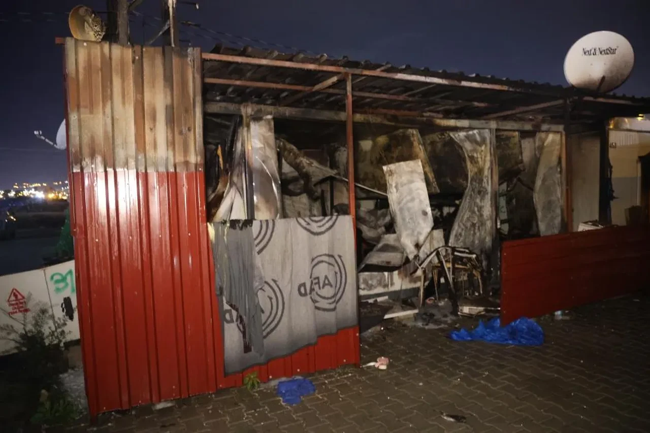 Geceyi gündüze çeviren yangın! Depremzede ailenin konteyner evi yangında kül oldu!