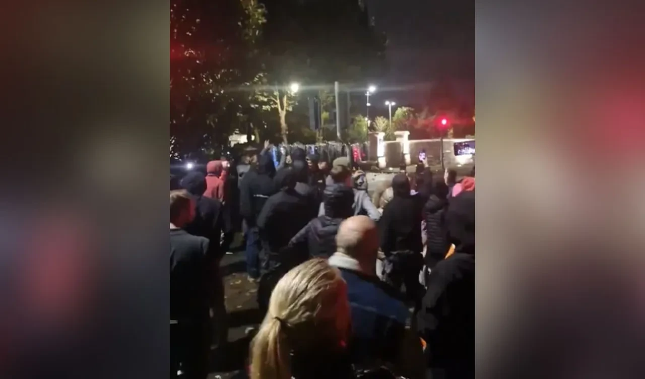 İrlanda sokakları karıştı! Bir göçmen kız çocuğuna tacizden gözaltına alındı