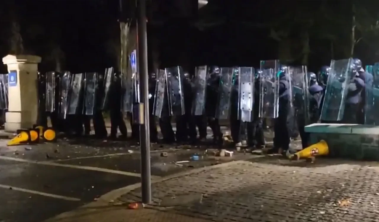 İrlanda sokakları karıştı! Bir göçmen kız çocuğuna tacizden gözaltına alındı