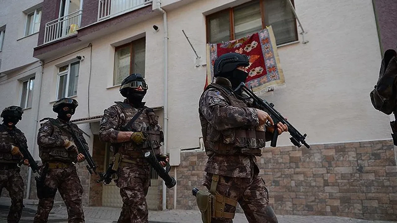 İzmir merkezli 16 ilde DEAŞ operasyonu! Çok sayıda gözaltı var