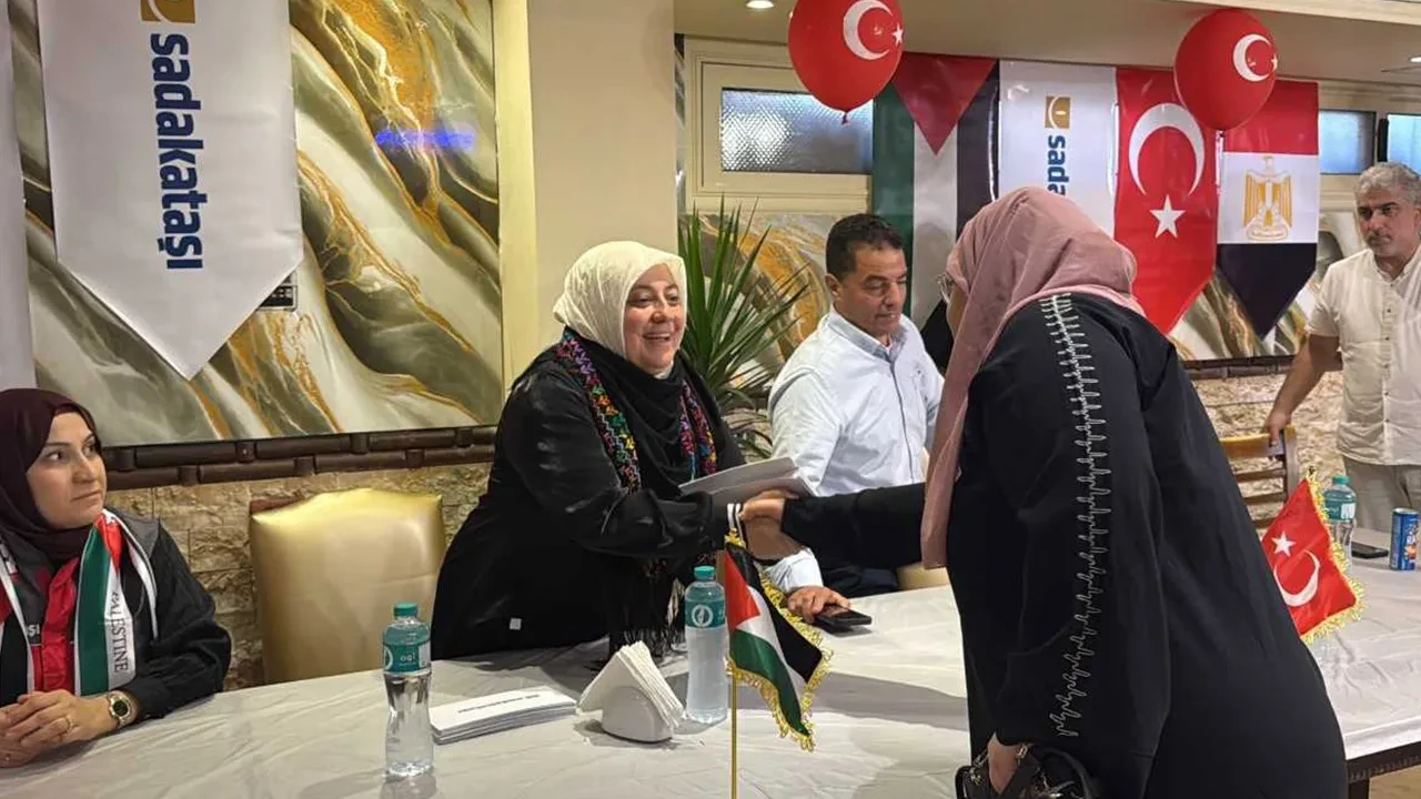Sadakataşı Mısır’da yaşayan Gazzeli ailelere yardım ulaştırdı