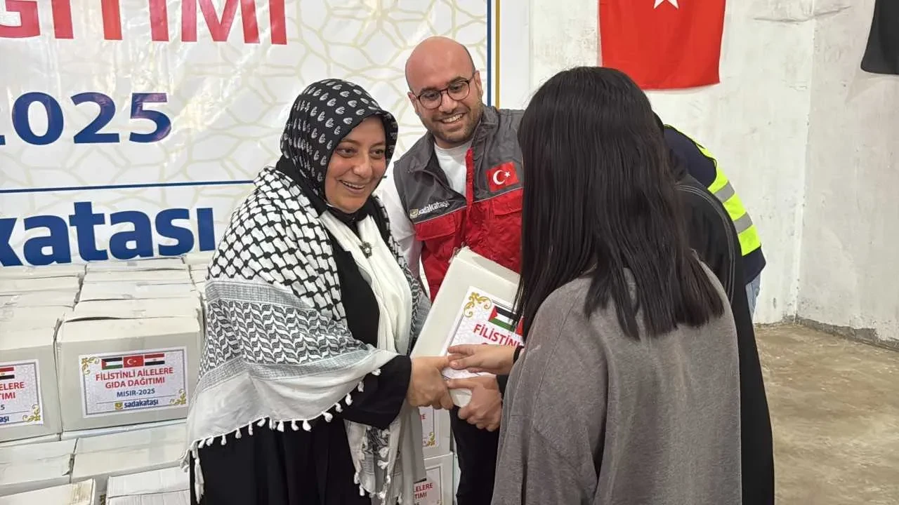 Sadakataşı Mısır’da yaşayan Gazzeli ailelere yardım ulaştırdı