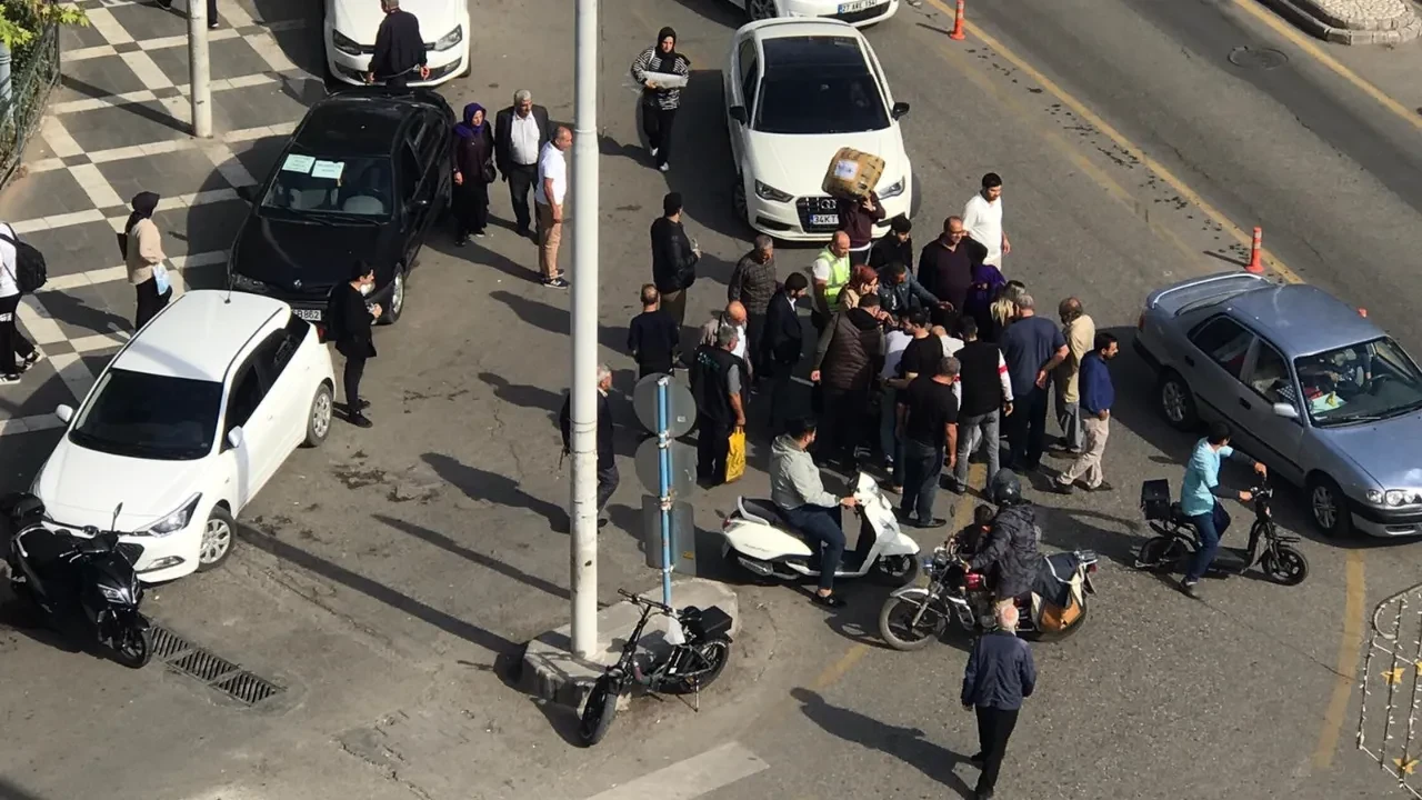 Otomobiliyle çocuğa çarptı, aracı çekme bahanesiyle kaçtı