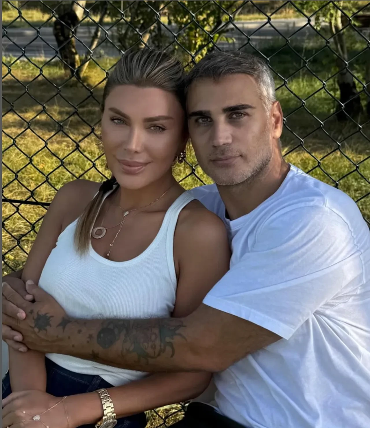 Şarkıcı Doğuş filtreyi abartınca takipçilerinin diline düştü! Eşiyle ikiz gibi oldu 