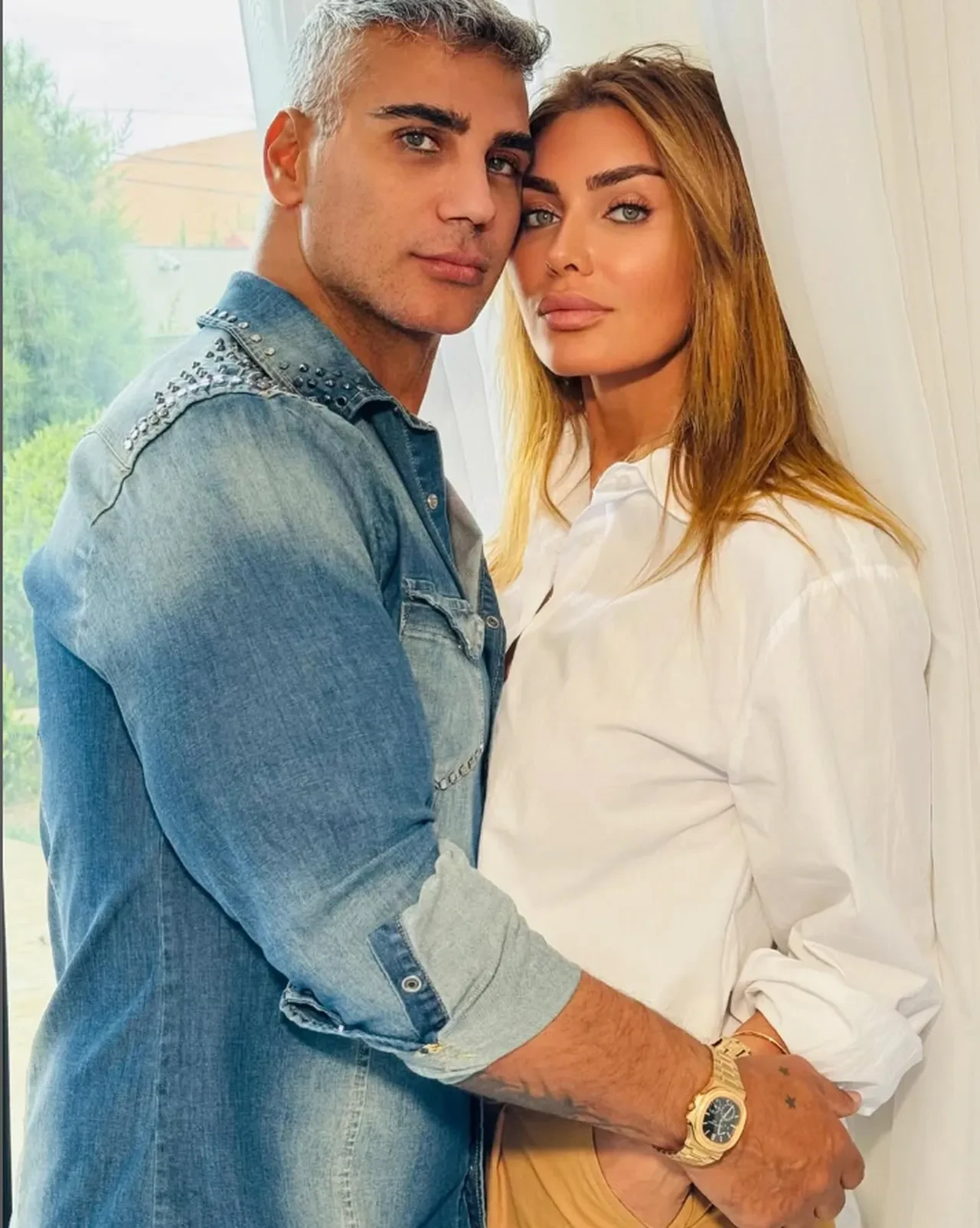 Şarkıcı Doğuş filtreyi abartınca takipçilerinin diline düştü! Eşiyle ikiz gibi oldu 