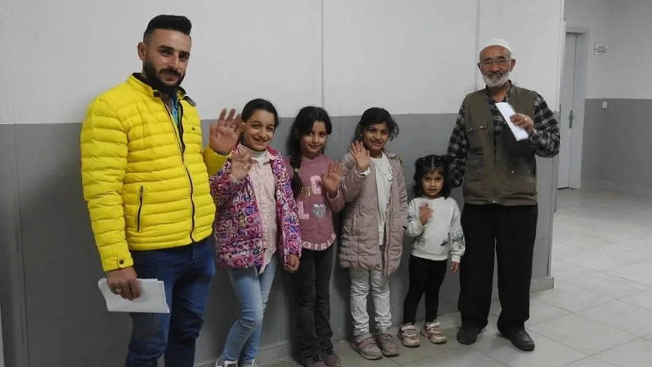 Suriyeliler ülkelerine geri dönüyor: Türkiye bize çok iyi baktı