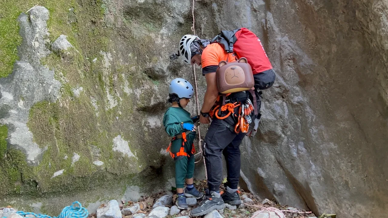 Türkiye'nin en küçük canyoning sporcusu: 4 yaşında 350 metrelik kanyonu geçti