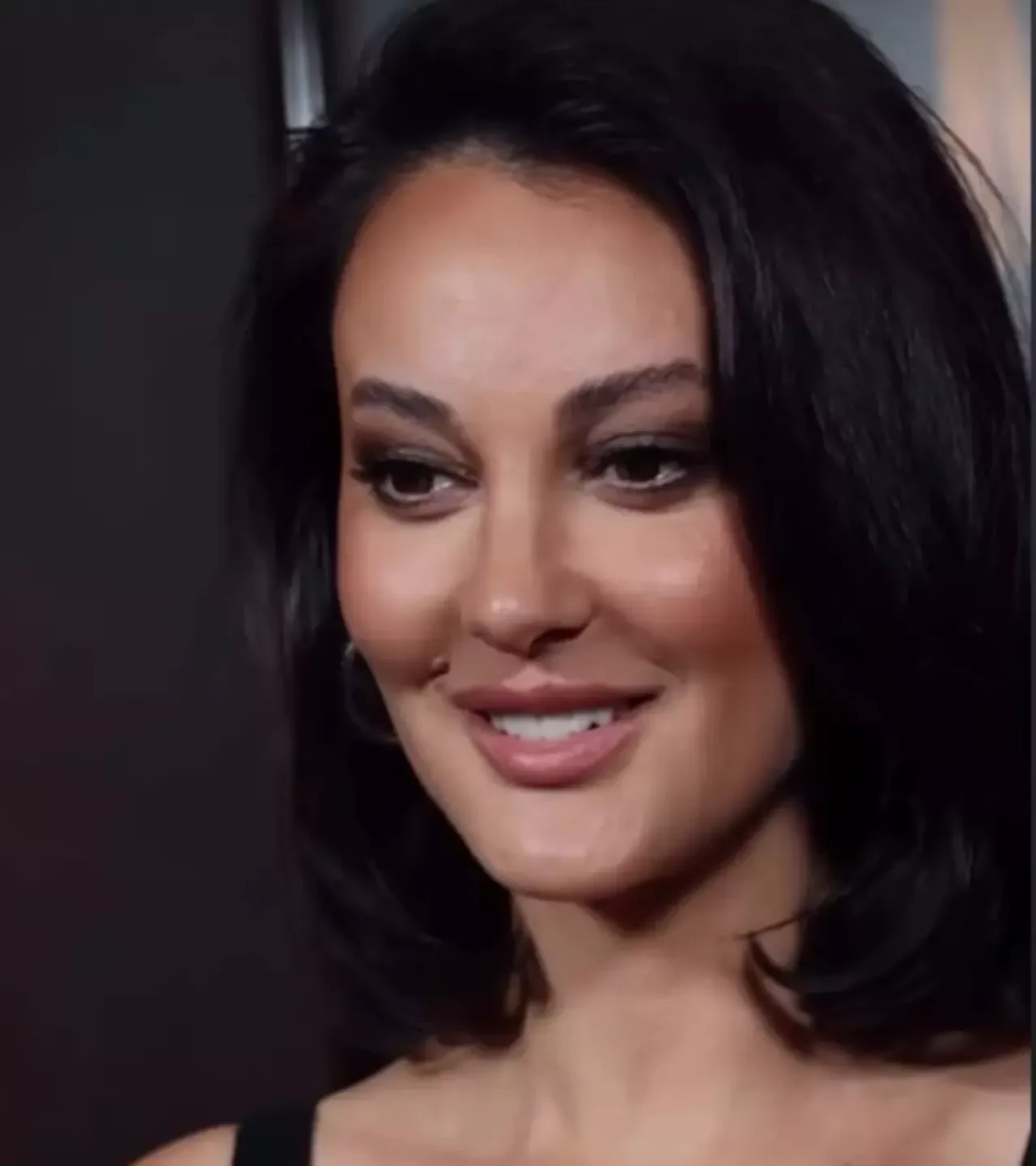 Uzak Şehir'in Mine'si diziden ayrılır ayrılmaz imaj tazeledi! 