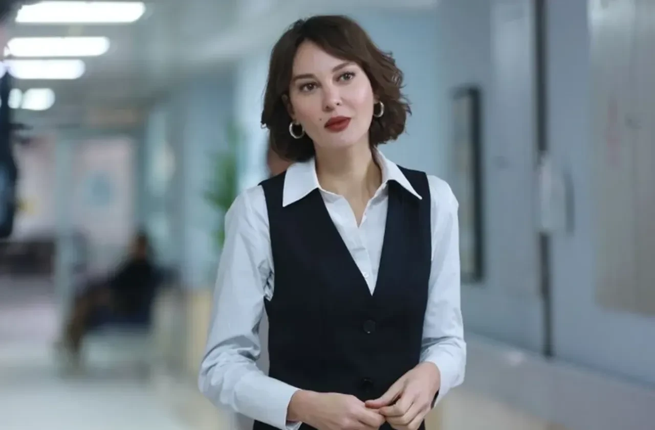 Uzak Şehir'in Mine'si diziden ayrılır ayrılmaz imaj tazeledi! 