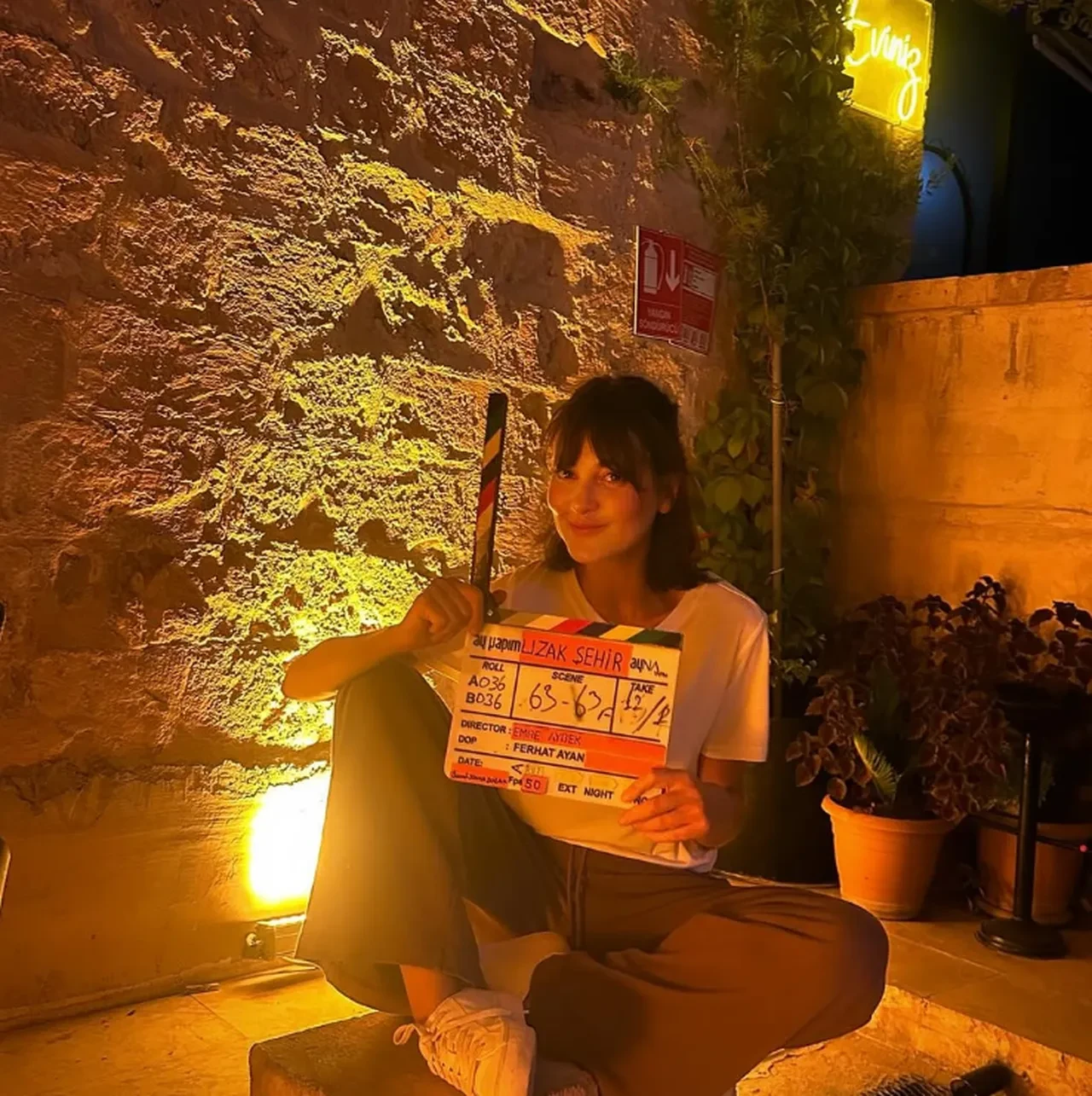 Uzak Şehir'in Mine'si diziden ayrılır ayrılmaz imaj tazeledi! 