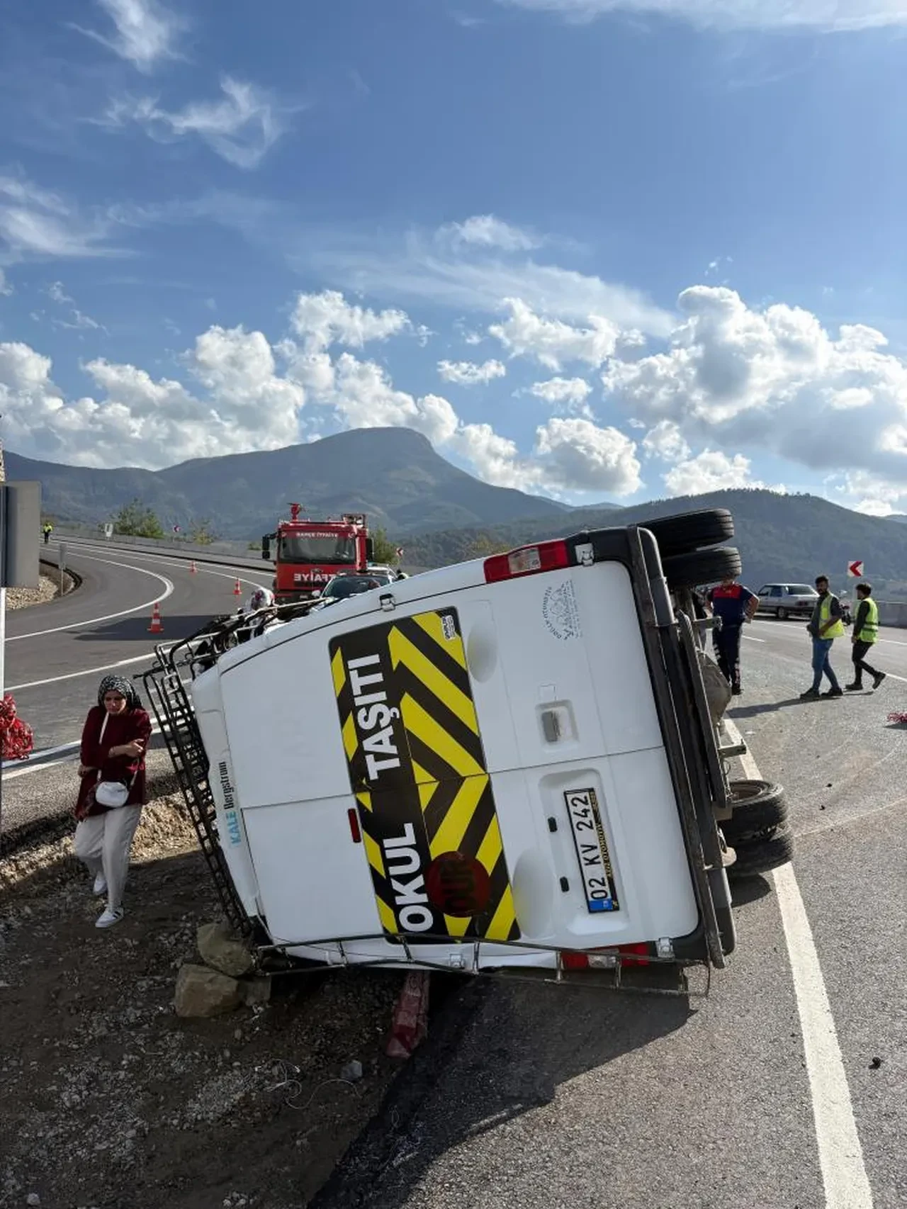 Yolcu minibüsü şarampole uçtu! Korkunç kazada 13 kişi yaralandı