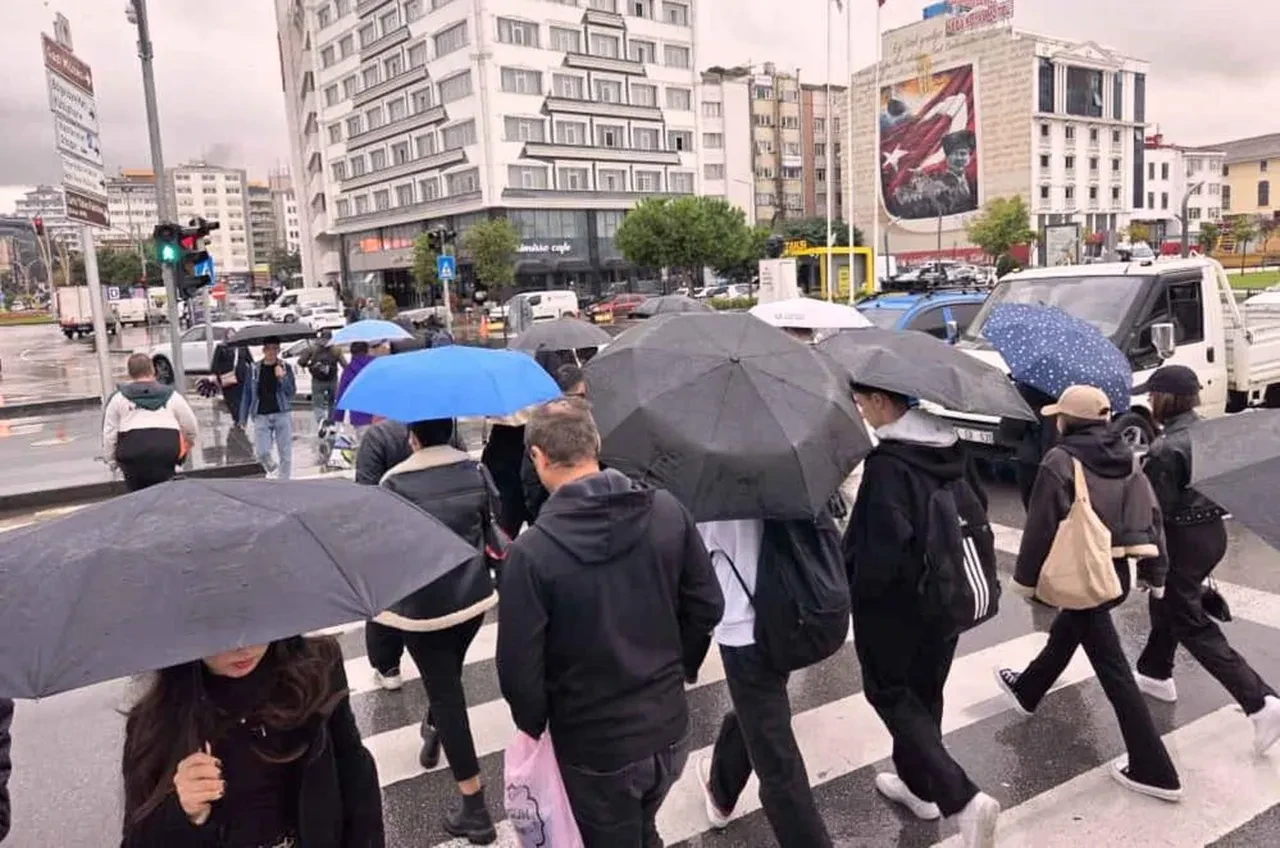 7 il için 'sarı' kodlu alarm: Sel ve su baskınlarına dikkat! İşte 23 Ekim hava durumu