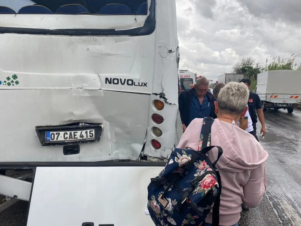 Antalya'da zincirleme kaza! Alman turistler hastanelik oldu!