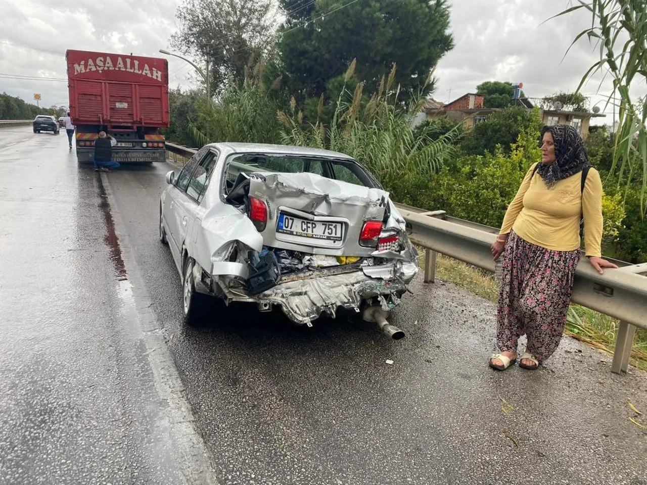 Antalya'da zincirleme kaza! Alman turistler hastanelik oldu!
