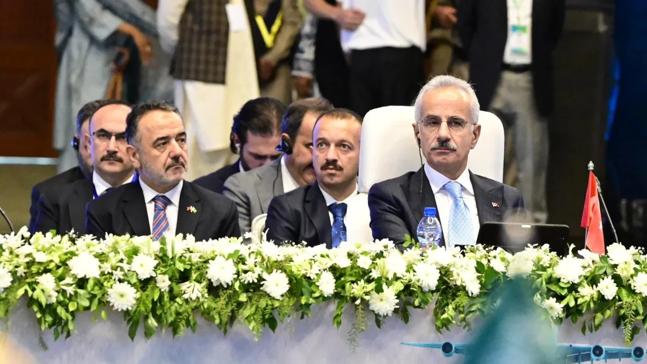 Bakan Uraloğlu: Türkiye, 300 milyar dolarlık yatırımla bölgesel ulaştırma merkezi oldu