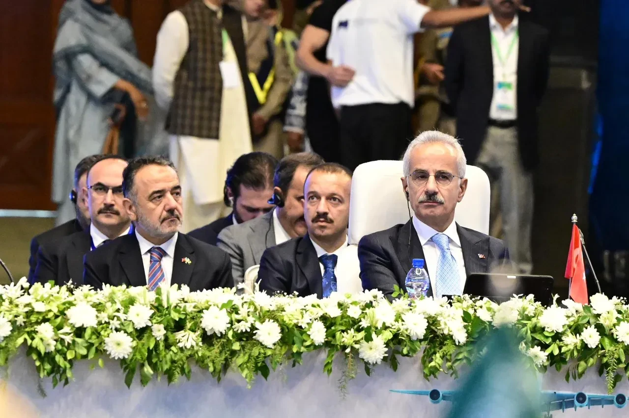 Bakan Uraloğlu: Türkiye, 300 milyar dolarlık yatırımla bölgesel ulaştırma merkezi oldu