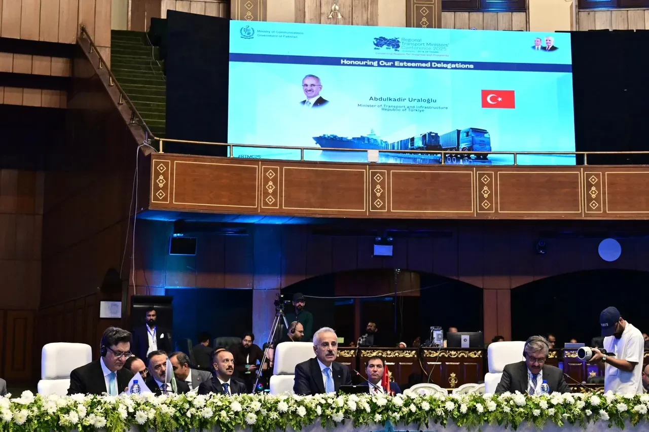 Bakan Uraloğlu: Türkiye, 300 milyar dolarlık yatırımla bölgesel ulaştırma merkezi oldu