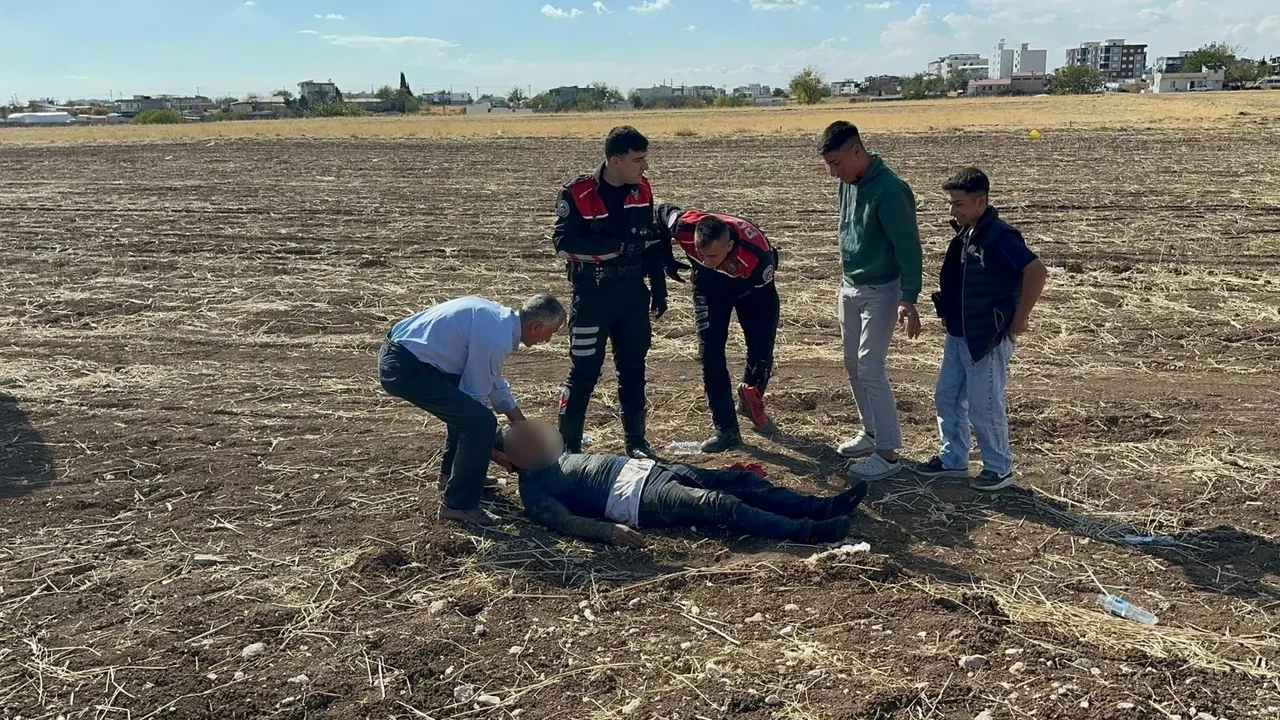 Böyle baba olmaz olsun! 5 yaşındaki çocuğunun gözleri önünde madde içip krize girdi