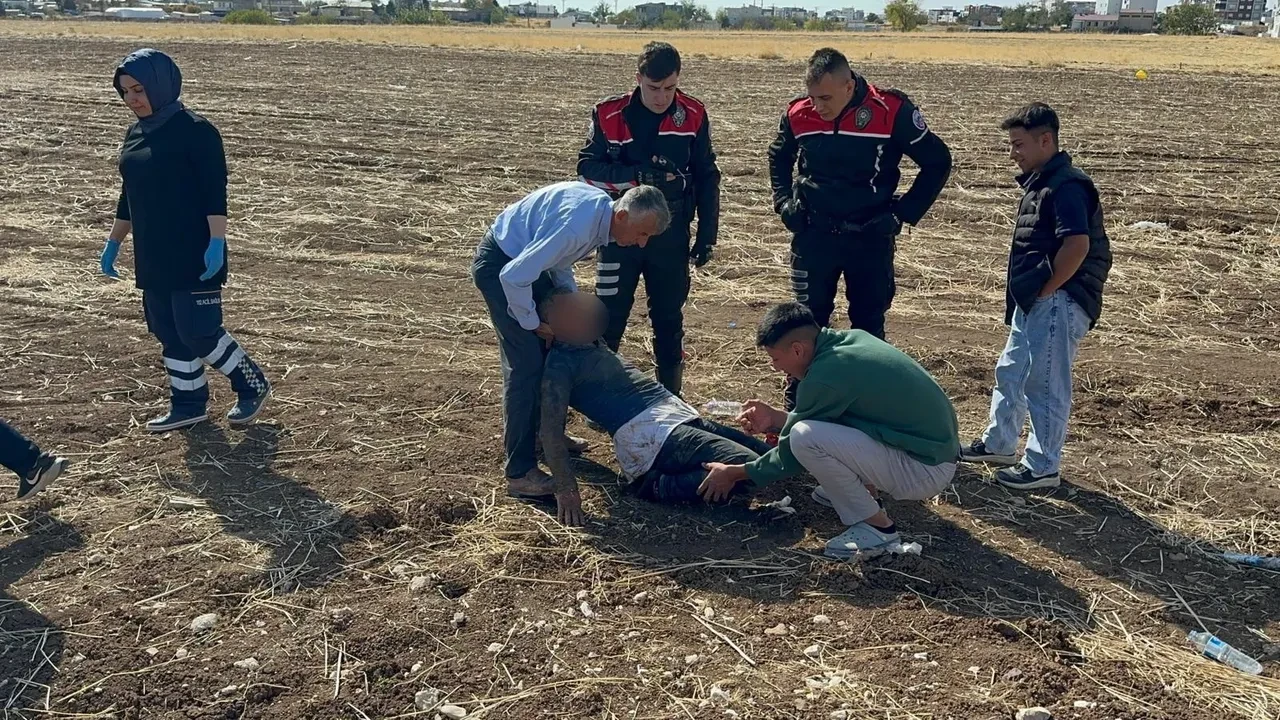 Böyle baba olmaz olsun! 5 yaşındaki çocuğunun gözleri önünde madde içip krize girdi