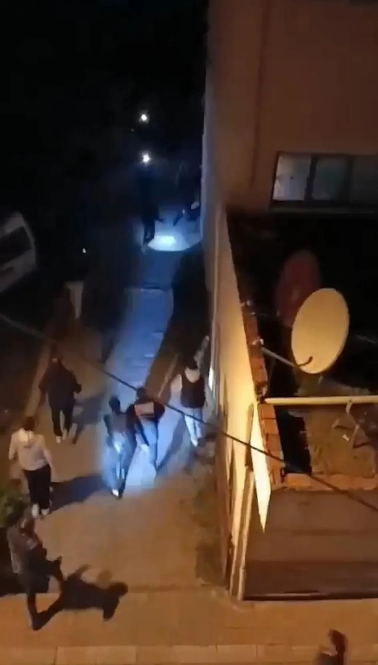 Bütün ilçeyi canından bezdirdi! El feneriyle köşe bucak aranıyor