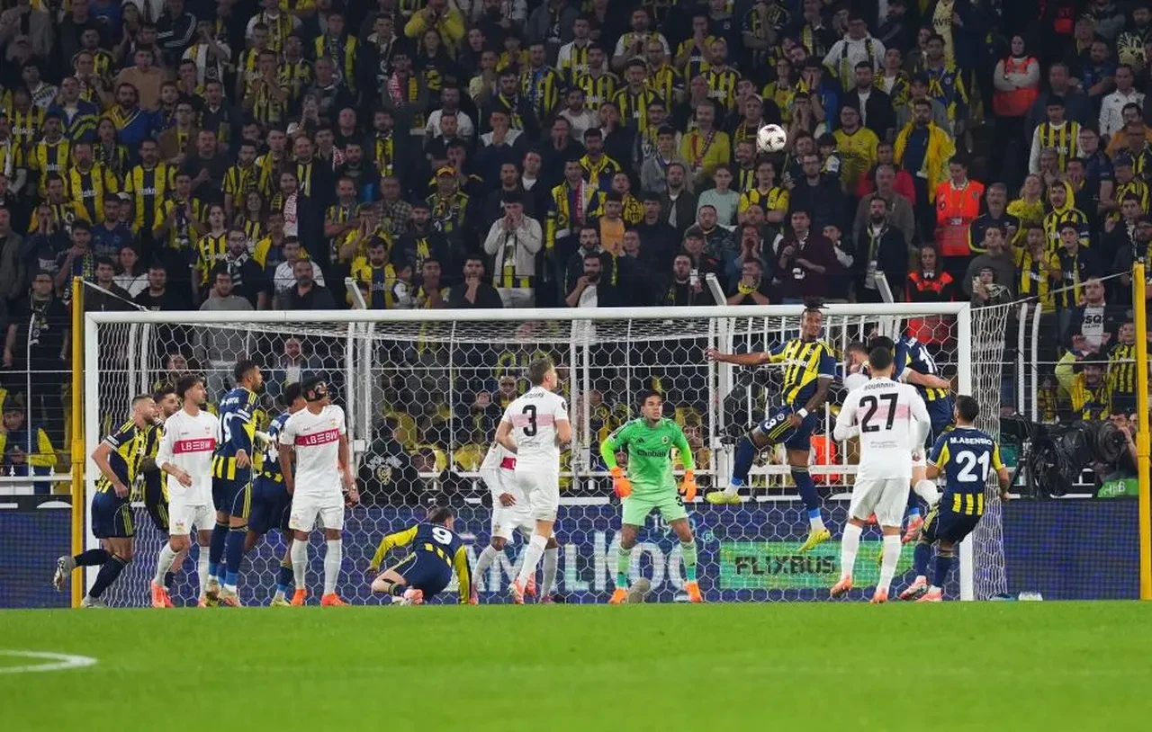 Kadıköy'de Kerem'in gecesi! UEFA Avrupa Ligi'nde Fenerbahçe Stuttgart’ı tek golle devirdi