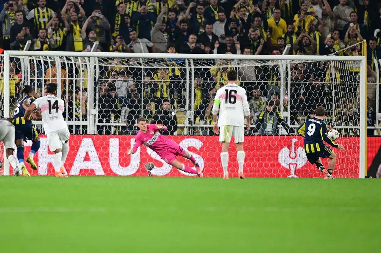 Kadıköy'de Kerem'in gecesi! UEFA Avrupa Ligi'nde Fenerbahçe Stuttgart’ı tek golle devirdi