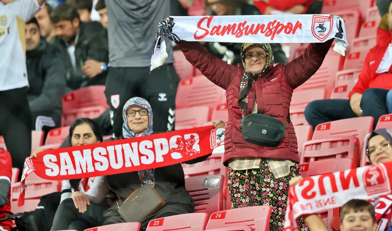 UEFA Konferans Ligi'nde Karadeniz fırtınası esti: Samsunspor Dinamo Kiev'i 3-0 mağlup etti