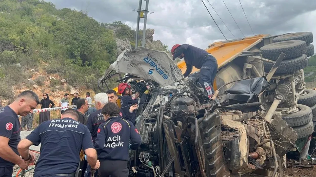 Freni boşalan kum yüklü kamyon dehşet saçtı! Ölü ve yaralı var