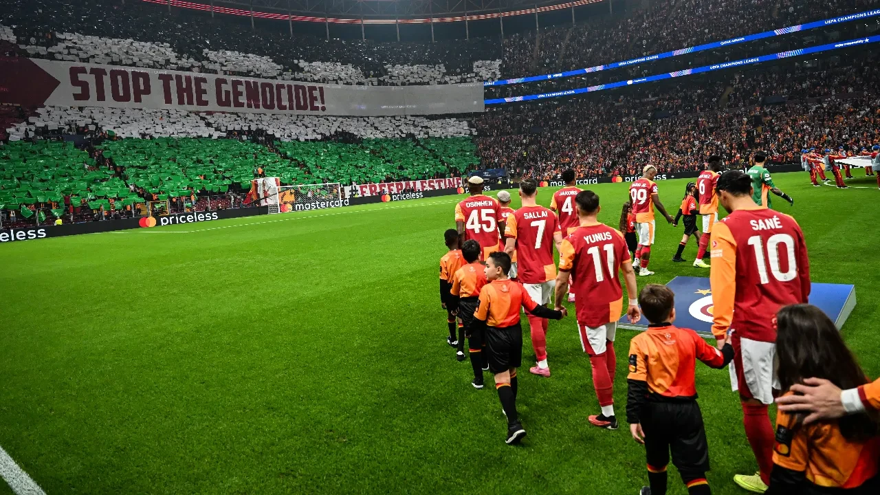 /spor/galatasaray-tribunlerinden-filistin-koreografisi-soykirimi-durdurun-3258209