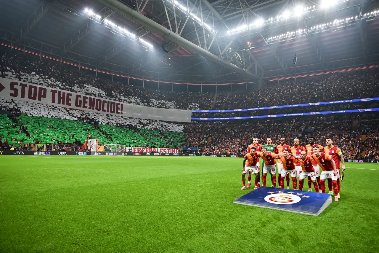 Galatasaray tribünlerinden 'Filistin' koreografisi: Soykırımı durdurun