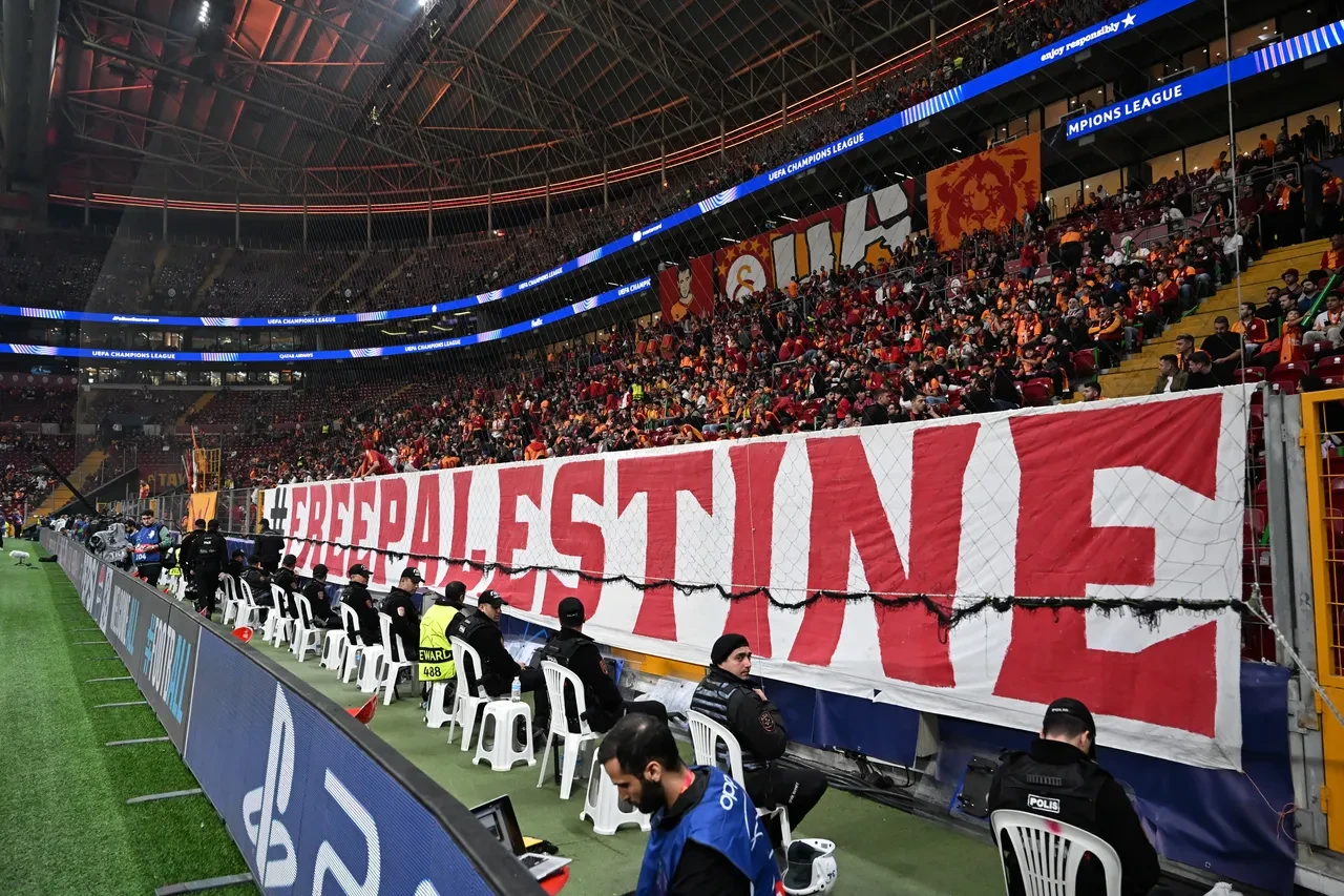 Galatasaray tribünlerinden 'Filistin' koreografisi: Soykırımı durdurun