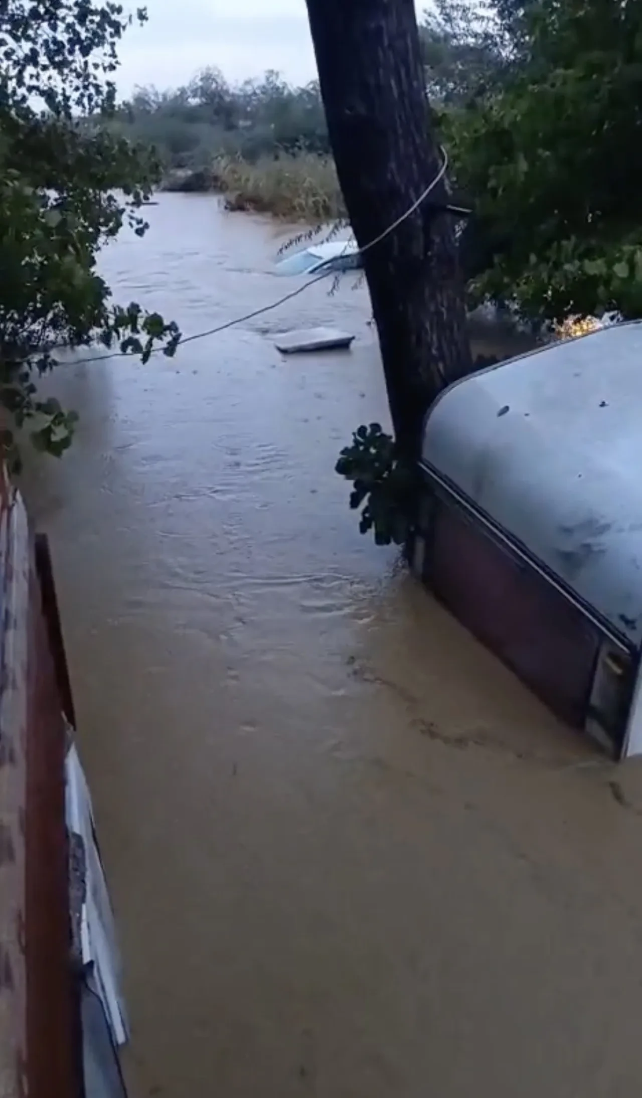 Gökçeada'da evler sular altında kaldı, toprak kayması yolları kapattı