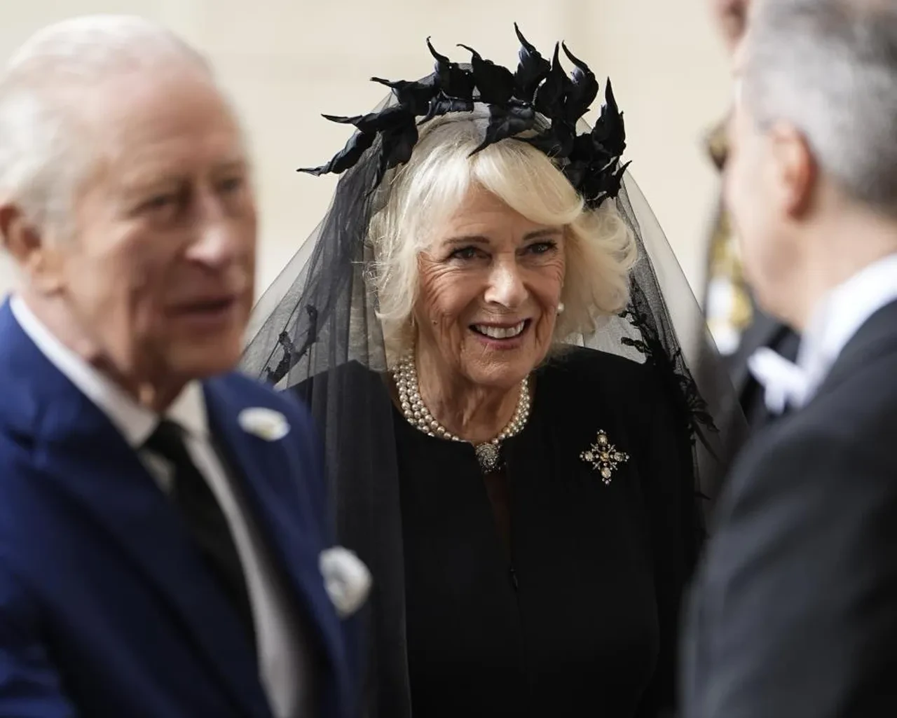 İngiltere Kilisesi ile Katolik Kilisesi için 491 yıl sonra yeni sayfa: Kral Charles ile Papa Leo beraber dua etti